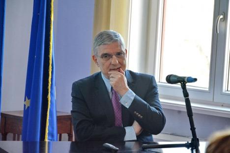 Academicianul Dăianu, co-autor al strategiei de aderare la moneda euro, la Oradea: 'Nu mai îmi cereţi o dată anume!' (FOTO)