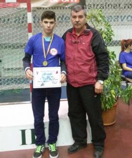 Pugilistul orădean Dănuţ Cotuna a cucerit medalia de bronz la campionatul naţional de juniori