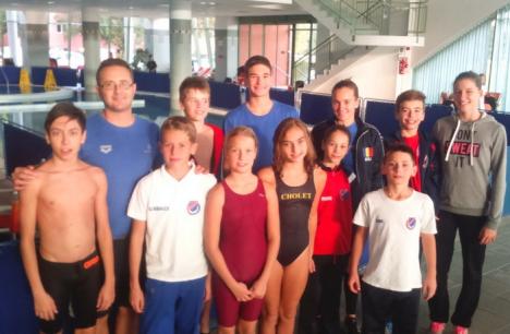 Clasări pe podium pentru tinerii înotători de la Crişul la concursul de la Debrecen