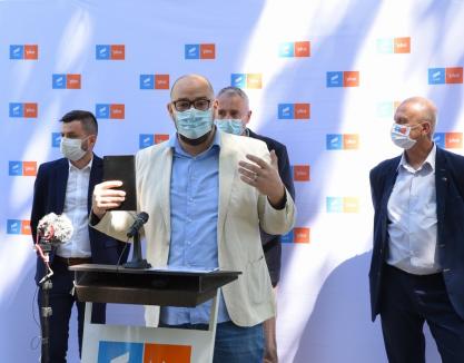 Final cu scandal: Şeful USR Bihor, Silviu Dehelean, înregistrat de colegi cerând contribuţii băneşti pentru campanie nu doar candidaţilor, ci şi delegaţilor din secţiile de votare (AUDIO)