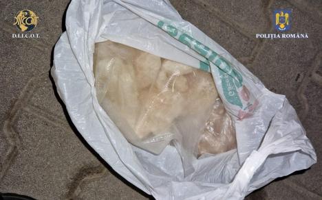 Dealeri după gratii: Trei tineri prinşi în flagrant cu 1,5 kg de droguri au fost arestați de Tribunalul Bihor (FOTO)