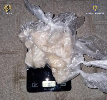 Dealeri după gratii: Trei tineri prinşi în flagrant cu 1,5 kg de droguri au fost arestați de Tribunalul Bihor (FOTO)