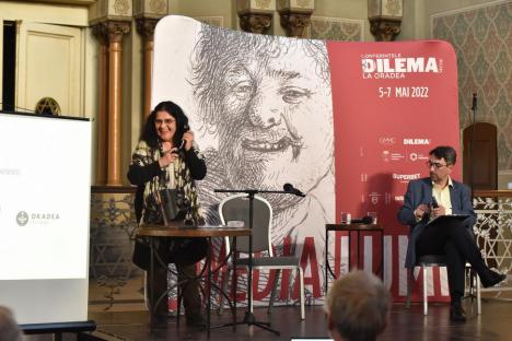 La Sinagogă, despre umorul românilor, fericire, tragism şi râsu’ plânsu’. A început prima ediţie a Conferinţelor Dilema Veche la Oradea (FOTO)