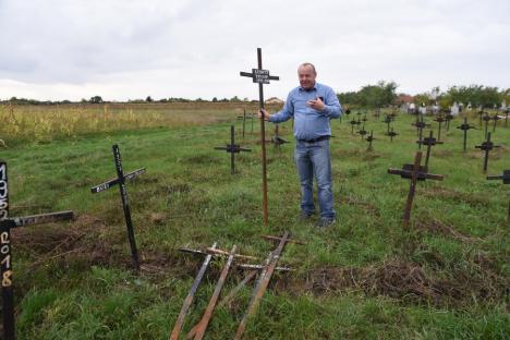 Singuri în moarte: În satul Dumbrava din Bihor a apărut un cimitir al oamenilor nimănui, cu peste 600 de morminte (FOTO / VIDEO)
