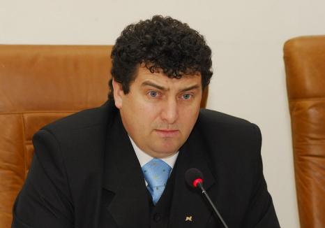 Fostul vicepreşedinte al Consiliului Judeţean Bihor, Dumitru Voloşeniuc, condamnat la închisoare cu suspendare