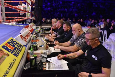 Luptele au umplut Oradea Arena: 6.000 de oameni l-au susţinut pe Sandu Lungu în gala finală Dinamite Fighting Show 2024 (FOTO/VIDEO)