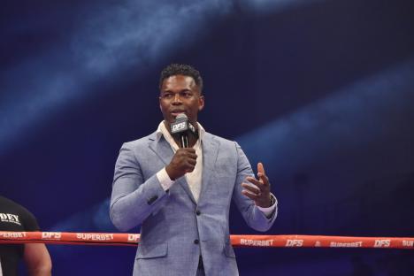 Luptele au umplut Oradea Arena: 6.000 de oameni l-au susţinut pe Sandu Lungu în gala finală Dinamite Fighting Show 2024 (FOTO/VIDEO)