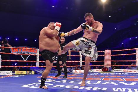 Luptele au umplut Oradea Arena: 6.000 de oameni l-au susţinut pe Sandu Lungu în gala finală Dinamite Fighting Show 2024 (FOTO/VIDEO)