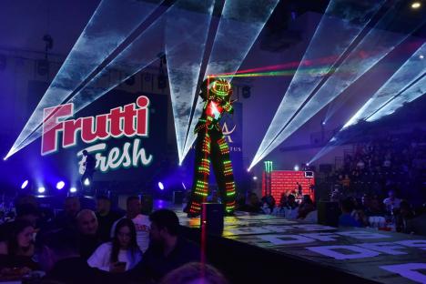 Luptele au umplut Oradea Arena: 6.000 de oameni l-au susţinut pe Sandu Lungu în gala finală Dinamite Fighting Show 2024 (FOTO/VIDEO)