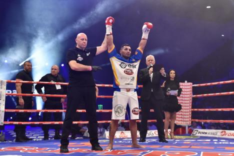 Luptele au umplut Oradea Arena: 6.000 de oameni l-au susţinut pe Sandu Lungu în gala finală Dinamite Fighting Show 2024 (FOTO/VIDEO)