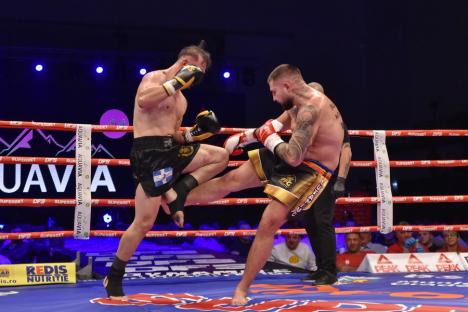 Luptele au umplut Oradea Arena: 6.000 de oameni l-au susţinut pe Sandu Lungu în gala finală Dinamite Fighting Show 2024 (FOTO/VIDEO)