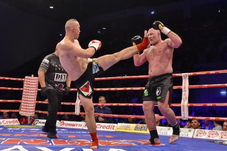 Luptele au umplut Oradea Arena: 6.000 de oameni l-au susţinut pe Sandu Lungu în gala finală Dinamite Fighting Show 2024 (FOTO/VIDEO)