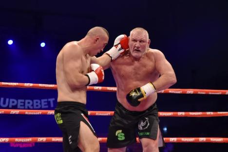 Luptele au umplut Oradea Arena: 6.000 de oameni l-au susţinut pe Sandu Lungu în gala finală Dinamite Fighting Show 2024 (FOTO/VIDEO)