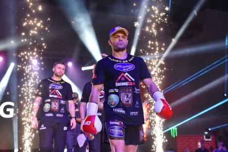 Luptele au umplut Oradea Arena: 6.000 de oameni l-au susţinut pe Sandu Lungu în gala finală Dinamite Fighting Show 2024 (FOTO/VIDEO)