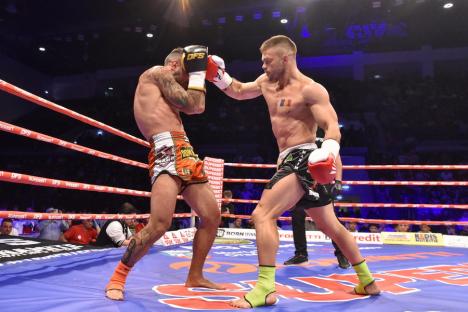 Luptele au umplut Oradea Arena: 6.000 de oameni l-au susţinut pe Sandu Lungu în gala finală Dinamite Fighting Show 2024 (FOTO/VIDEO)