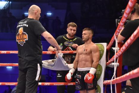 Luptele au umplut Oradea Arena: 6.000 de oameni l-au susţinut pe Sandu Lungu în gala finală Dinamite Fighting Show 2024 (FOTO/VIDEO)