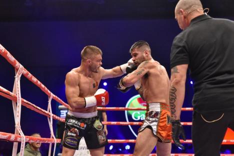 Luptele au umplut Oradea Arena: 6.000 de oameni l-au susţinut pe Sandu Lungu în gala finală Dinamite Fighting Show 2024 (FOTO/VIDEO)