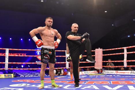 Luptele au umplut Oradea Arena: 6.000 de oameni l-au susţinut pe Sandu Lungu în gala finală Dinamite Fighting Show 2024 (FOTO/VIDEO)