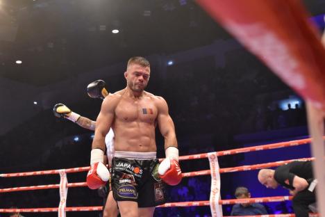 Luptele au umplut Oradea Arena: 6.000 de oameni l-au susţinut pe Sandu Lungu în gala finală Dinamite Fighting Show 2024 (FOTO/VIDEO)