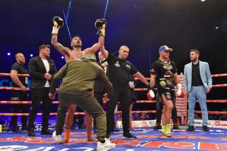 Luptele au umplut Oradea Arena: 6.000 de oameni l-au susţinut pe Sandu Lungu în gala finală Dinamite Fighting Show 2024 (FOTO/VIDEO)