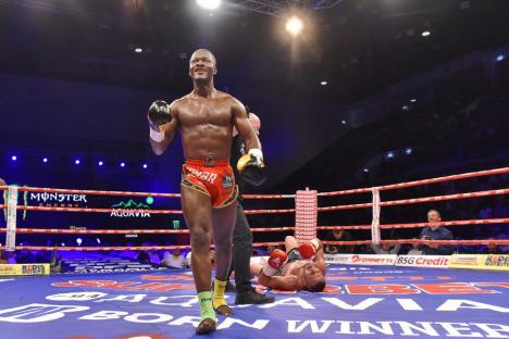 Luptele au umplut Oradea Arena: 6.000 de oameni l-au susţinut pe Sandu Lungu în gala finală Dinamite Fighting Show 2024 (FOTO/VIDEO)