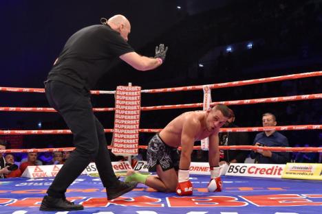 Luptele au umplut Oradea Arena: 6.000 de oameni l-au susţinut pe Sandu Lungu în gala finală Dinamite Fighting Show 2024 (FOTO/VIDEO)