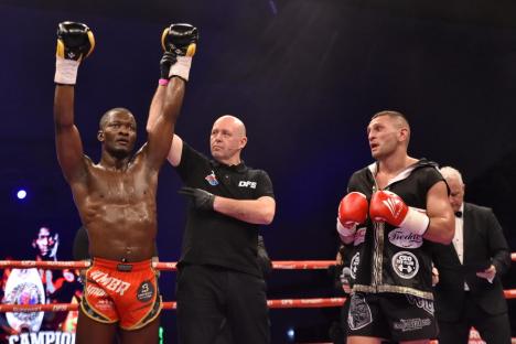 Luptele au umplut Oradea Arena: 6.000 de oameni l-au susţinut pe Sandu Lungu în gala finală Dinamite Fighting Show 2024 (FOTO/VIDEO)