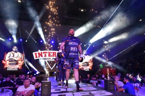 Luptele au umplut Oradea Arena: 6.000 de oameni l-au susţinut pe Sandu Lungu în gala finală Dinamite Fighting Show 2024 (FOTO/VIDEO)