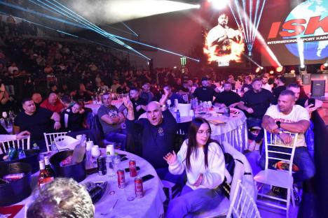 Luptele au umplut Oradea Arena: 6.000 de oameni l-au susţinut pe Sandu Lungu în gala finală Dinamite Fighting Show 2024 (FOTO/VIDEO)