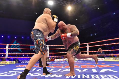 Luptele au umplut Oradea Arena: 6.000 de oameni l-au susţinut pe Sandu Lungu în gala finală Dinamite Fighting Show 2024 (FOTO/VIDEO)