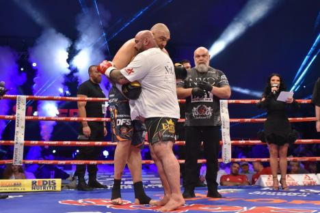 Luptele au umplut Oradea Arena: 6.000 de oameni l-au susţinut pe Sandu Lungu în gala finală Dinamite Fighting Show 2024 (FOTO/VIDEO)