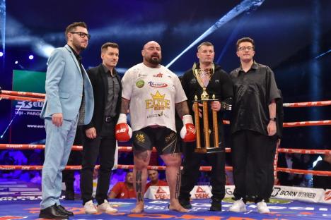 Luptele au umplut Oradea Arena: 6.000 de oameni l-au susţinut pe Sandu Lungu în gala finală Dinamite Fighting Show 2024 (FOTO/VIDEO)