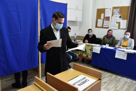 Liderul USR Bihor, Silviu Dehelean, a votat încrezător că va primi un nou mandat de deputat (FOTO / VIDEO)