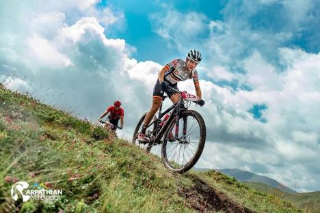 Eszti, în vârf! Tânăra orădeancă Eszter Bereczki este cea mai bună ciclistă montană din ţară: Află-i povestea! (FOTO)