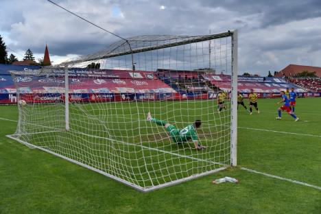 FOTO/VIDEO Euforie pe stadionul din Oradea: FC Bihor a obținut promovarea în Liga a II-a!