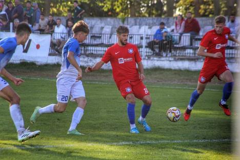 FC Bihor a câştigat cu 4-0 la Ineu şi s-a detaşat şi mai clar în fruntea clasamentului. Sergiu Jurj a înscris toate golurile (FOTO)