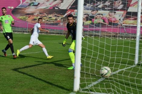 Fotbaliştii de la FC Bihor s-au detaşat de probleme şi au obţinut a doua victorie din campionat (FOTO)