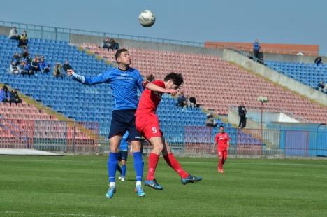 FC Bihor a pierdut jocul cu Unirea Tărlungeni. Antrenorul Călin Cheregi se gândeşte să demisioneze (FOTO)