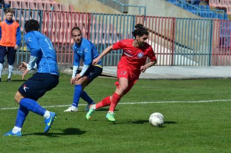 FC Bihor a pierdut jocul cu Unirea Tărlungeni. Antrenorul Călin Cheregi se gândeşte să demisioneze (FOTO)