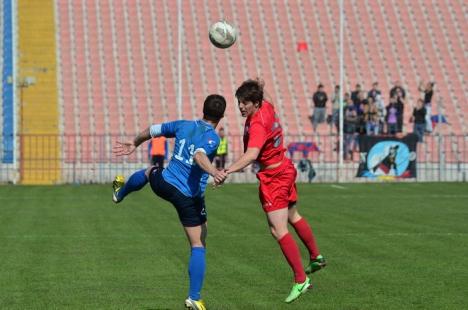 FC Bihor a pierdut jocul cu Unirea Tărlungeni. Antrenorul Călin Cheregi se gândeşte să demisioneze (FOTO)