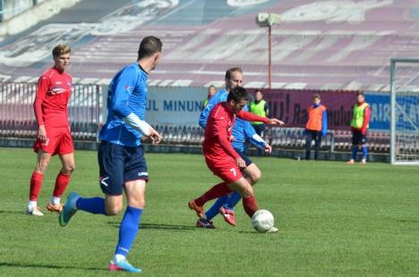 FC Bihor a pierdut jocul cu Unirea Tărlungeni. Antrenorul Călin Cheregi se gândeşte să demisioneze (FOTO)