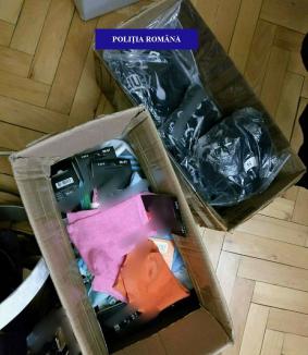 Percheziţii ale poliţiştilor antifraudă: Peste 400 de haine şi încălţăminte contrafăcute, ridicate din casa unui tânăr orădean (FOTO)