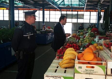 Descinderi în pieţe şi târguri: polițiştii au 'vânat' produse pascale de contrabandă (FOTO)