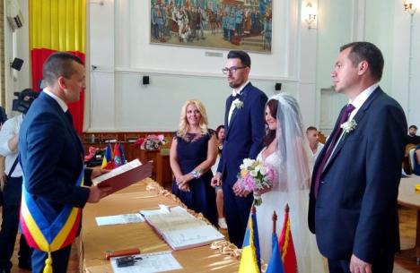 Casă de piatră! Coordonatoarea departamentului de publicitate al BIHOREANULUI, Cristina Butaci, s-a măritat cu ex-căpitanul CSM, Rareş Paşca (FOTO)