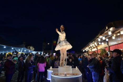 Piaţa Unirii a fost plină în a doua seară a Oradea FestiFall. Află ce evenimente sunt programate sâmbătă şi duminică! (FOTO / VIDEO)