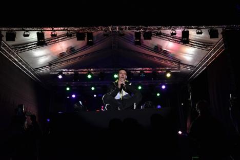 The Motans, artificii spectaculoase şi o nouă peripeţie, în încheierea Oradea FestiFall: În timpul concertului, un adolescent s-a căţărat pe scenă (FOTO / VIDEO)