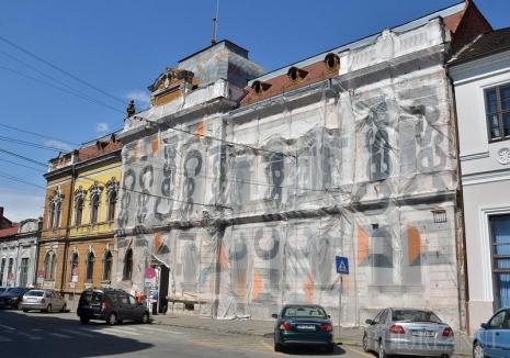 Licitaţie publică, protocol secret: Consiliul Judeţean angajează lucrări de reabilitare a sediului Filarmonicii din Oradea
