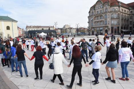 Anunţ important la flashmob-ul anti violenţă în familie: De luna aceasta, în Bihor va fi funcţională prima casă protejată pentru femeile abuzate (FOTO / VIDEO)