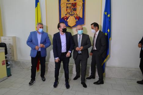 Florin Cîțu, sosit la Oradea pentru a-și prezenta moțiunea liberalilor bihoreni. Ce spune el despre varianta Bolojan premier? (FOTO / VIDEO)