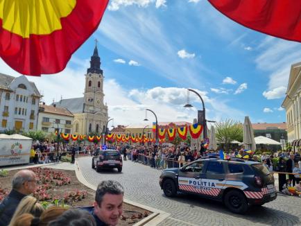 105 ani de la Eliberarea Oradiei: Fostul premier Nicolae Ciucă a venit la festivități, mii de persoane au ieșit în centrul orașului (FOTO/VIDEO)
